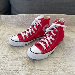 Converse Chuck Taylor  Men’s 5/Women’s 7 Hi-top in Red color